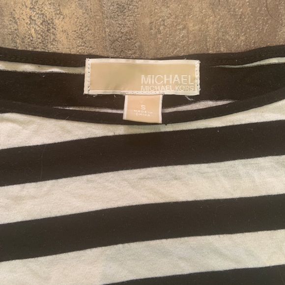 2/45$ ❤️Michael Kors casual striped t-shirt ❤️ - Picture 2 of 2